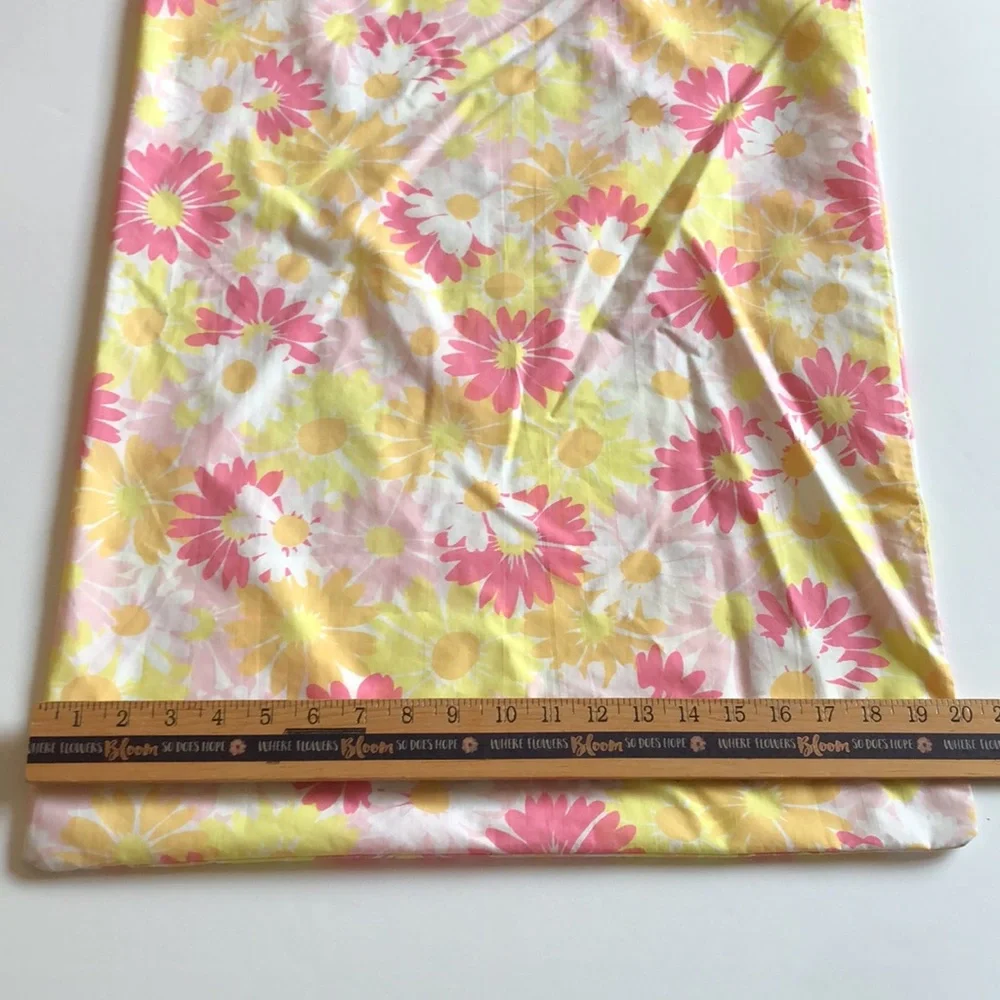 Pequot Floral Pillowcase Set 1970s Pink and Yellow Daisies Pequot Pillowcase